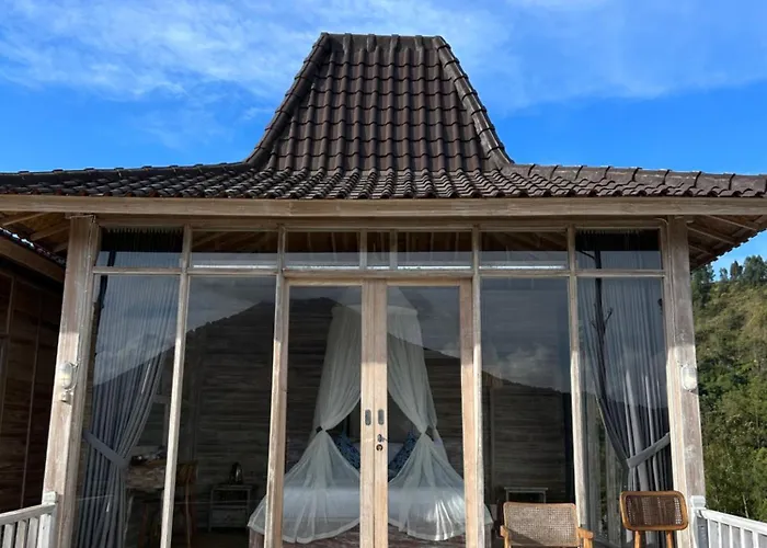 The Volcano Bed & Breakfast Kubupenlokan